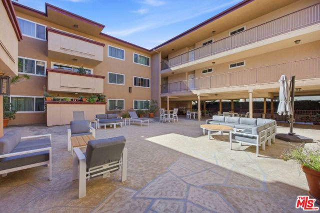 1121 N Olive Drive 302, West Hollywood, CA 90069