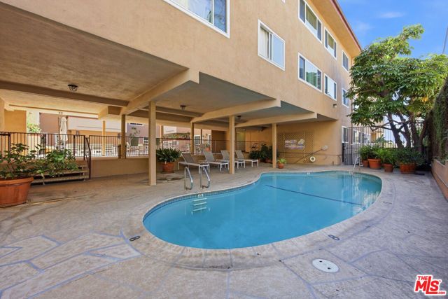 1121 N Olive Drive 302, West Hollywood, CA 90069