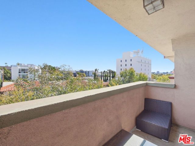 1121 N Olive Drive 302, West Hollywood, CA 90069