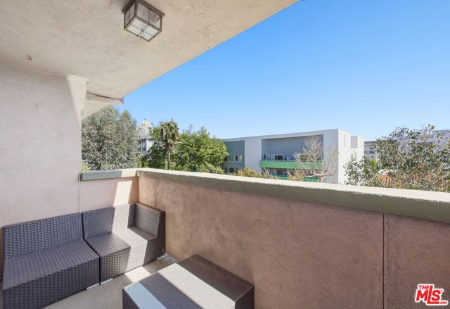 1121 N Olive Drive 302, West Hollywood, CA 90069