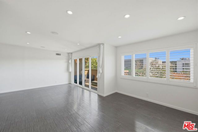 1121 N Olive Drive 302, West Hollywood, CA 90069