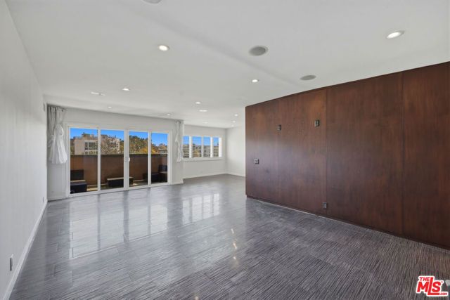 1121 N Olive Drive 302, West Hollywood, CA 90069