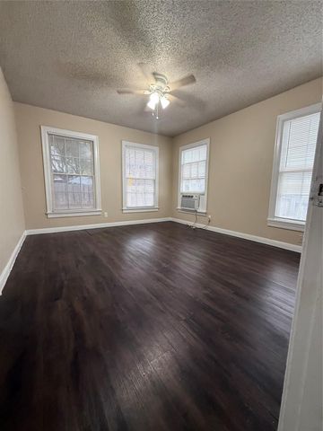 504 W Saint Johns Ave A, Austin, TX 78752
