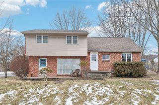 1043 Van Velsor Dr, Richland, PA 15007