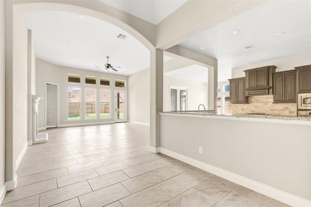 9810 Carver Drive, Rosharon, TX 77583