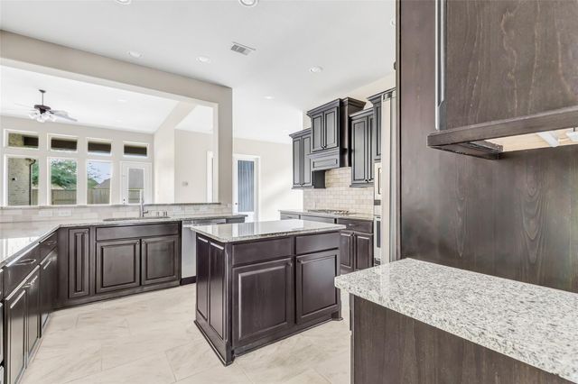 9810 Carver Drive, Rosharon, TX 77583