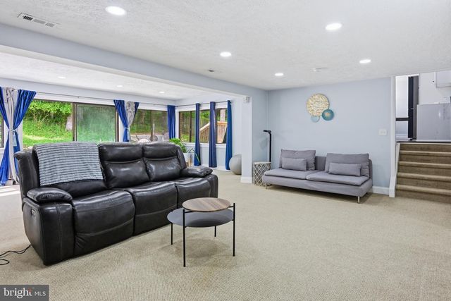 238 TIMONIUM, Lutherville Timonium, MD 21093