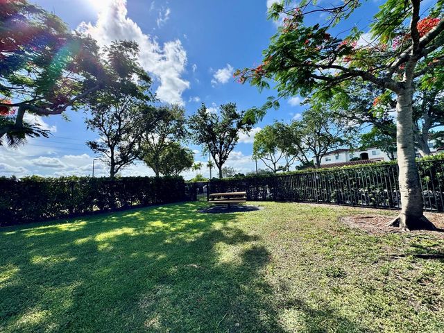 9857 Baywinds 9210, West Palm Beach, FL 33411
