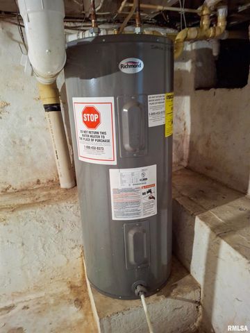 601 N GRAND Avenue, St David, IL 61563