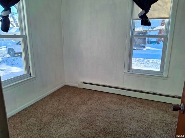 601 N GRAND Avenue, St David, IL 61563