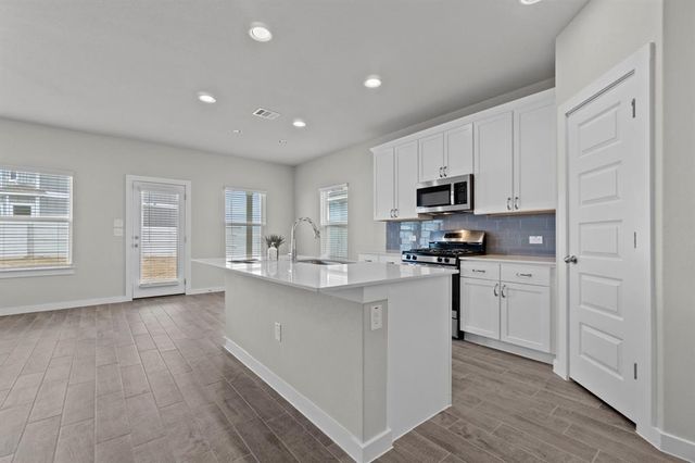 228 Appleberry LN, Elgin, TX 78621