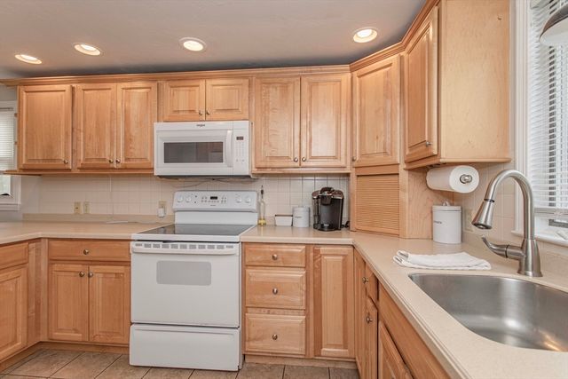 28 Nevens Circle, Rockland, MA 02370