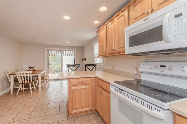 28 Nevens Circle, Rockland, MA 02370