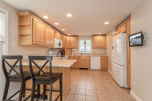 28 Nevens Circle, Rockland, MA 02370
