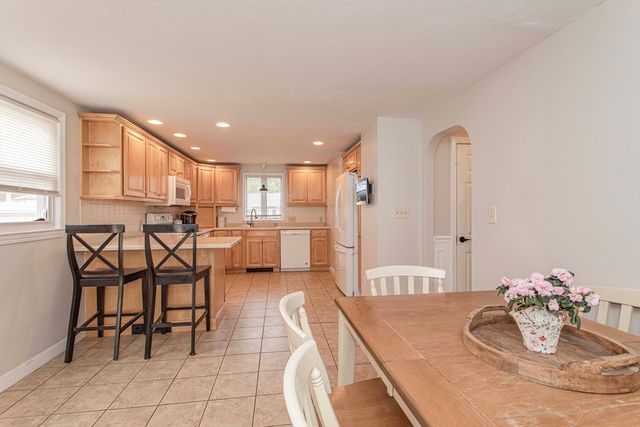 28 Nevens Circle, Rockland, MA 02370