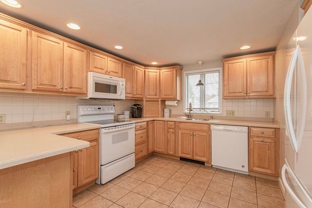 28 Nevens Circle, Rockland, MA 02370