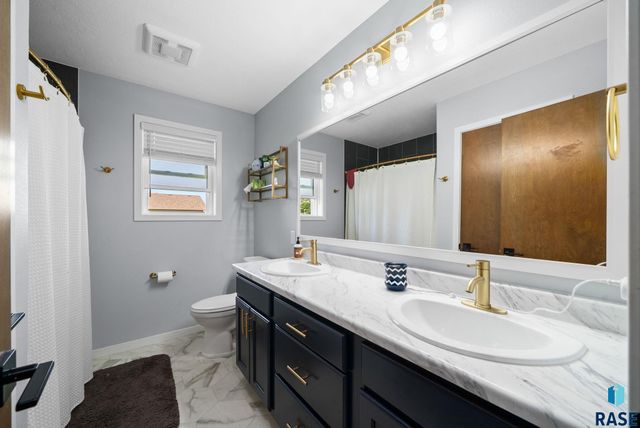 6904 W 66th St Street, Sioux Falls, SD 57106