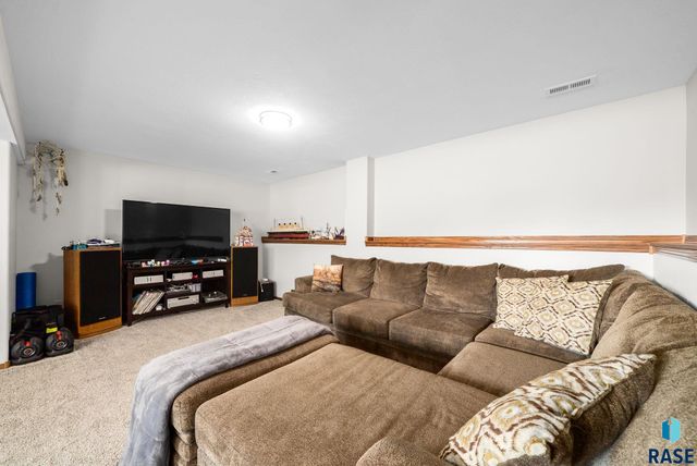 6904 W 66th St Street, Sioux Falls, SD 57106