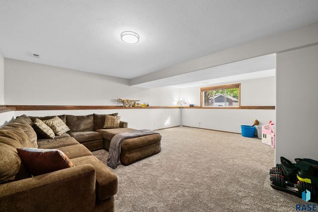 6904 W 66th St Street, Sioux Falls, SD 57106