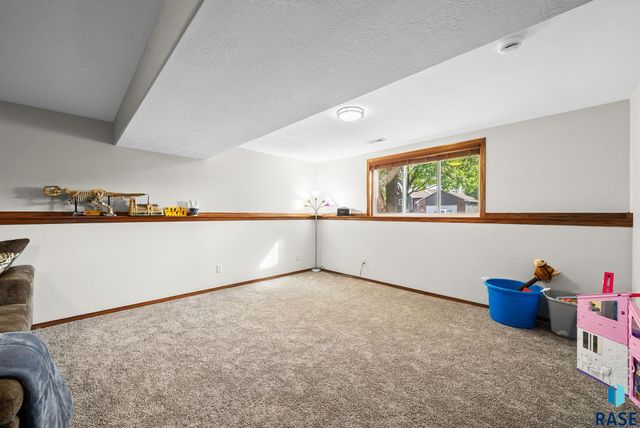 6904 W 66th St Street, Sioux Falls, SD 57106