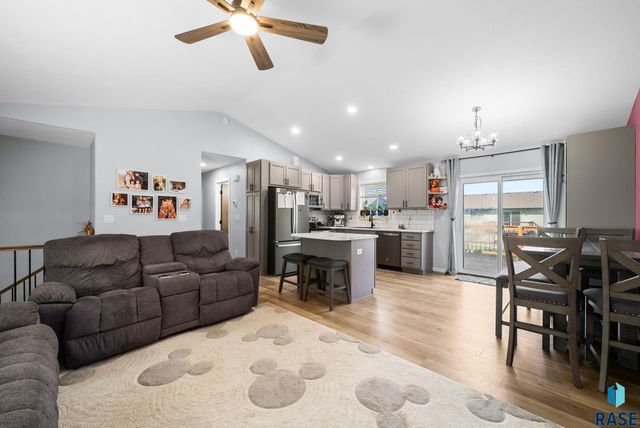6904 W 66th St Street, Sioux Falls, SD 57106