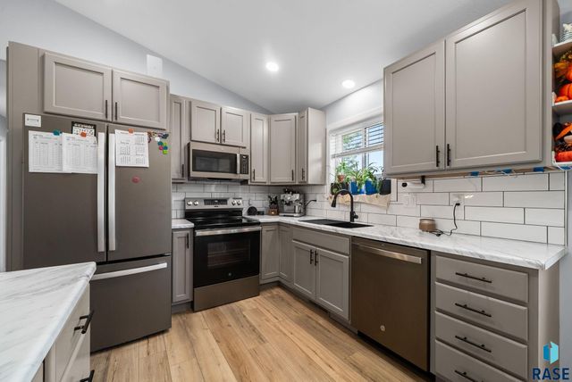 6904 W 66th St Street, Sioux Falls, SD 57106