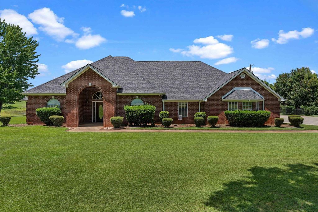 325 Clements Ranch Rd, Kilgore, TX 75662