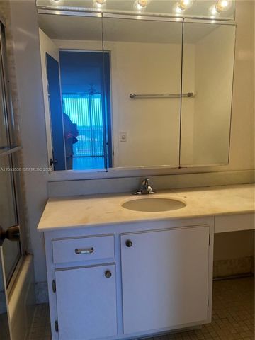 2750 NE 183rd St 807, Aventura, FL 33160