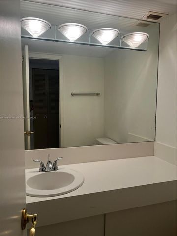 2750 NE 183rd St 807, Aventura, FL 33160