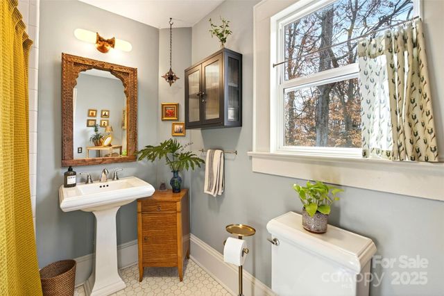 18 Princeton Drive, Asheville, NC 28806