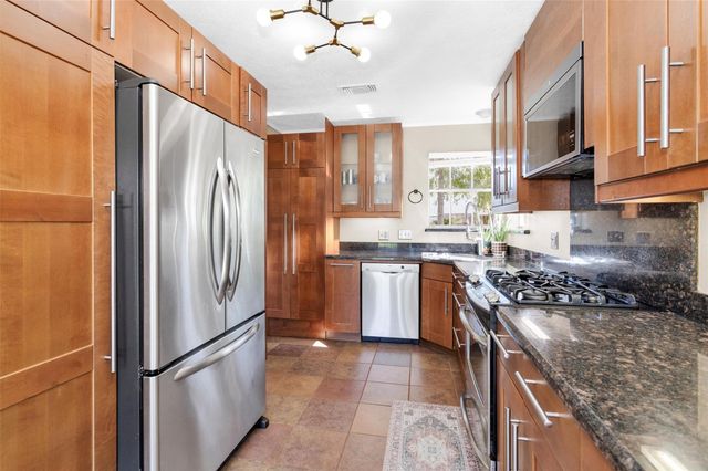 1417 S Heron Drive, Seabrook, TX 77586