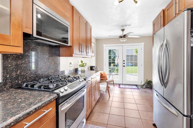 1417 S Heron Drive, Seabrook, TX 77586