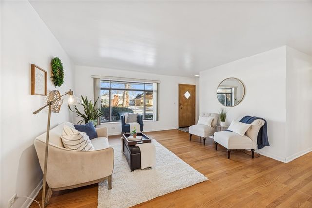 11121 Martindale Drive, Westchester, IL 60154