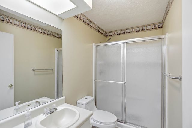 286 Donna Dr Apt B, Hendersonville, TN 37075