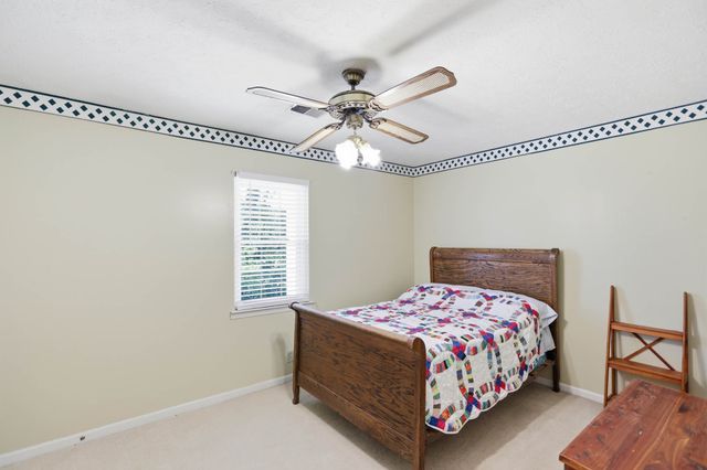 286 Donna Dr Apt B, Hendersonville, TN 37075