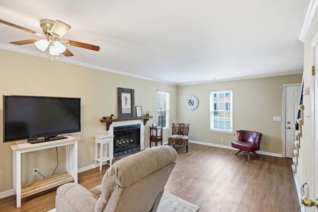 286 Donna Dr Apt B, Hendersonville, TN 37075