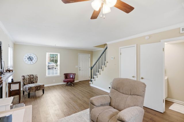 286 Donna Dr Apt B, Hendersonville, TN 37075