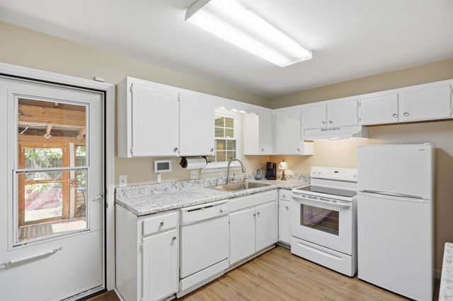 286 Donna Dr Apt B, Hendersonville, TN 37075