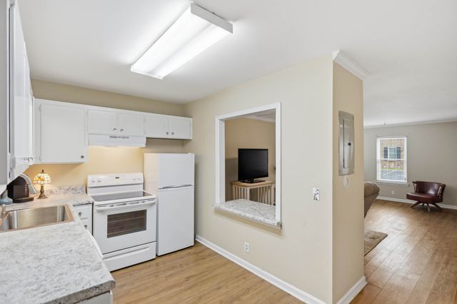 286 Donna Dr Apt B, Hendersonville, TN 37075