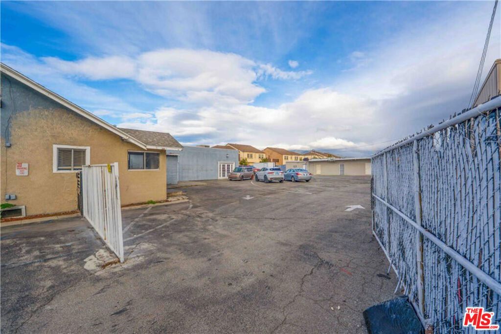 17606 Arrow Boulevard, Fontana, CA 92335