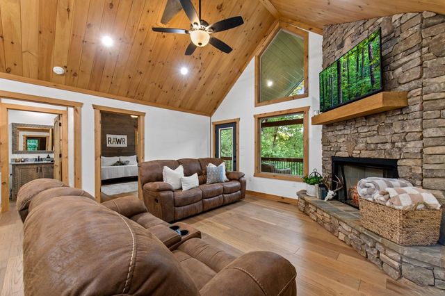241 Wolf Creek Mountain Road, Mineral Bluff, GA 30559