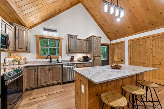 241 Wolf Creek Mountain Road, Mineral Bluff, GA 30559