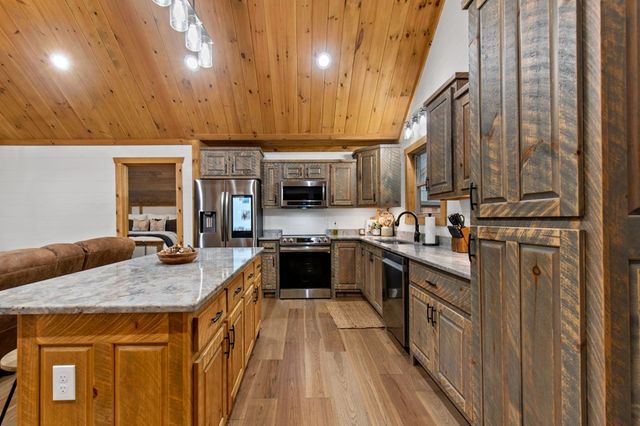 241 Wolf Creek Mountain Road, Mineral Bluff, GA 30559