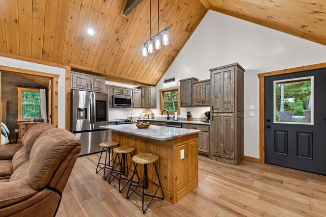 241 Wolf Creek Mountain Road, Mineral Bluff, GA 30559