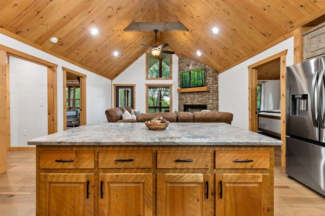 241 Wolf Creek Mountain Road, Mineral Bluff, GA 30559