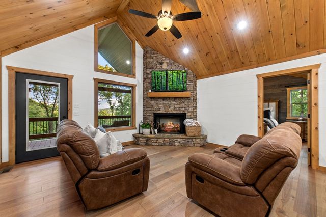 241 Wolf Creek Mountain Road, Mineral Bluff, GA 30559