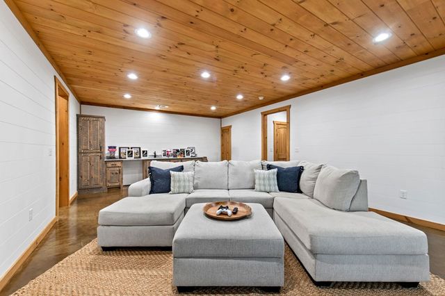 241 Wolf Creek Mountain Road, Mineral Bluff, GA 30559