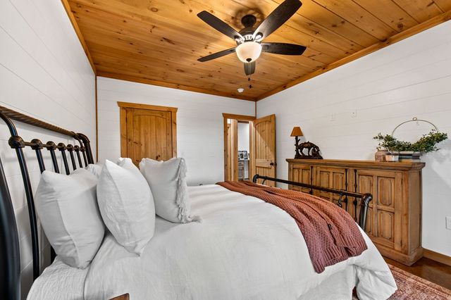 241 Wolf Creek Mountain Road, Mineral Bluff, GA 30559