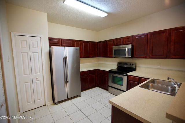 3600 LENIN PEAK Court 8, Jacksonville, FL 32210
