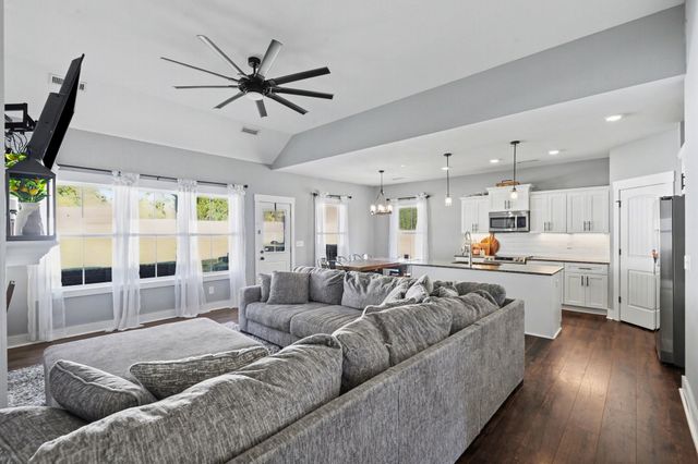 7208 Winding Way, Pleasant View, TN 37146